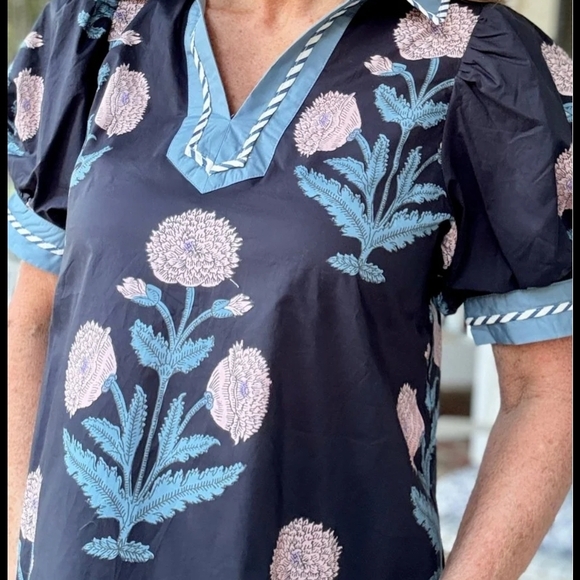 NWT Entro Delta Bloom Floral Blouse with Blue Accents - Picture 2 of 8